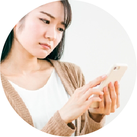 悩む女性
