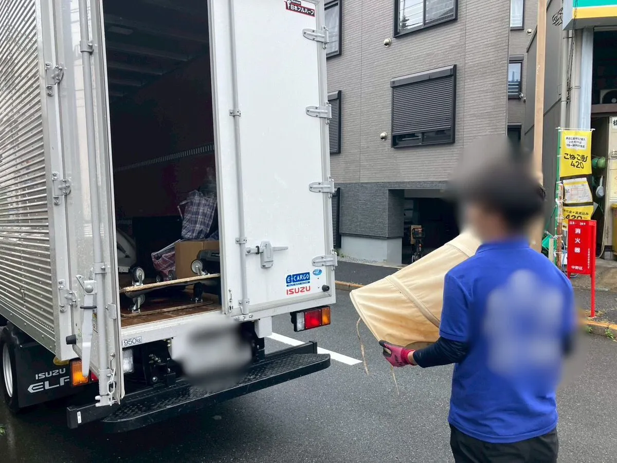 「1Kのマンションから衣装ケースを回収させていただきました」作業写真