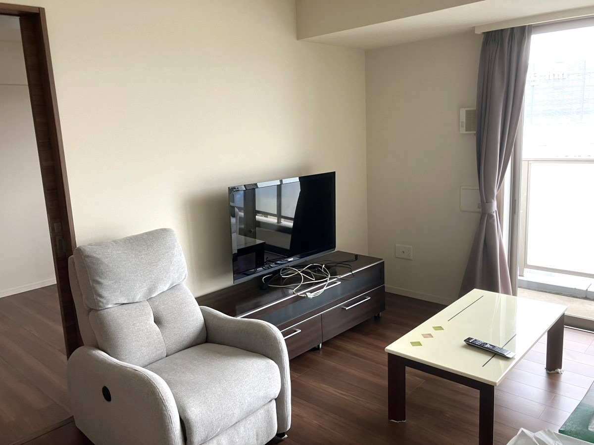 「戸建て住宅からテレビやソファをまとめて回収しました」作業写真