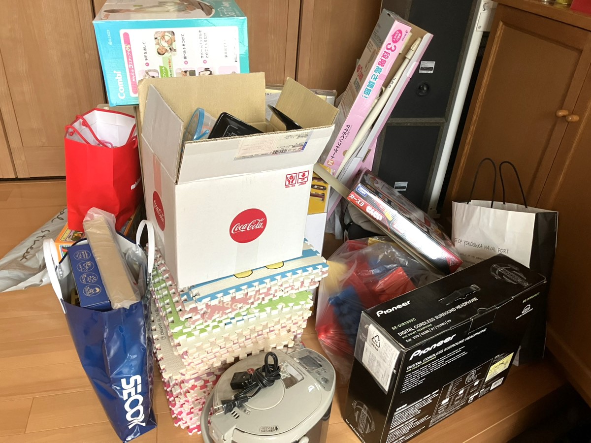 「室内の整理後すぐに対応！日用品や小型家電をまとめて回収」作業写真