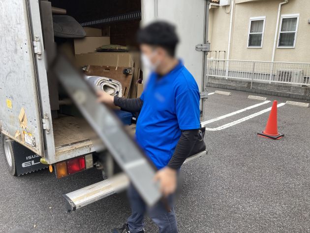 「3LDKのマンションのお部屋からソファなどを回収しました」作業写真